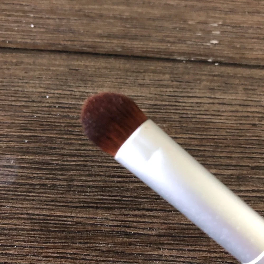 Eco Tools By: Alicia Silverstone Make-up Brush: Eyeshadow Brush